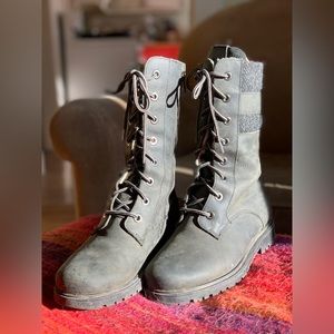 Wool Lined Chic Lace- Up Boots